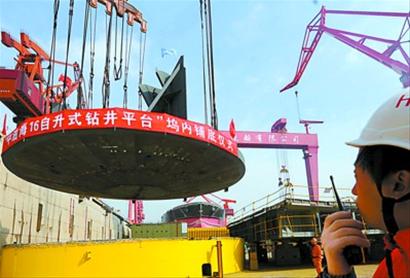 新型鉆井平臺在滬啟動總裝(圖1)