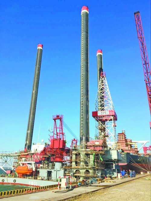 懸臂梁式自升自航石油工程船投入使用(圖2)