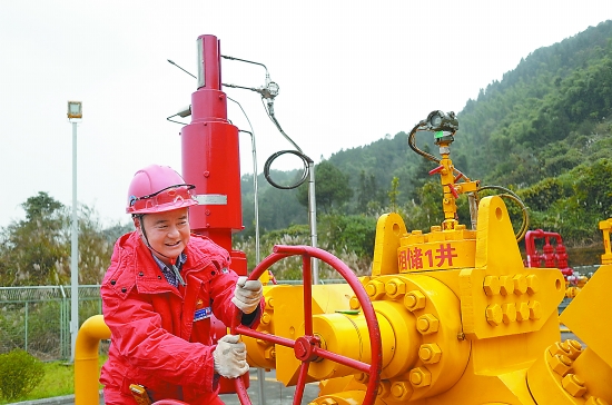 相國寺儲氣庫每天向京津冀地區(qū)供氣量達1600萬方(圖1)